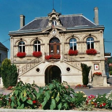 Au Coeur De Bruyeres Leilighet Eksteriør bilde