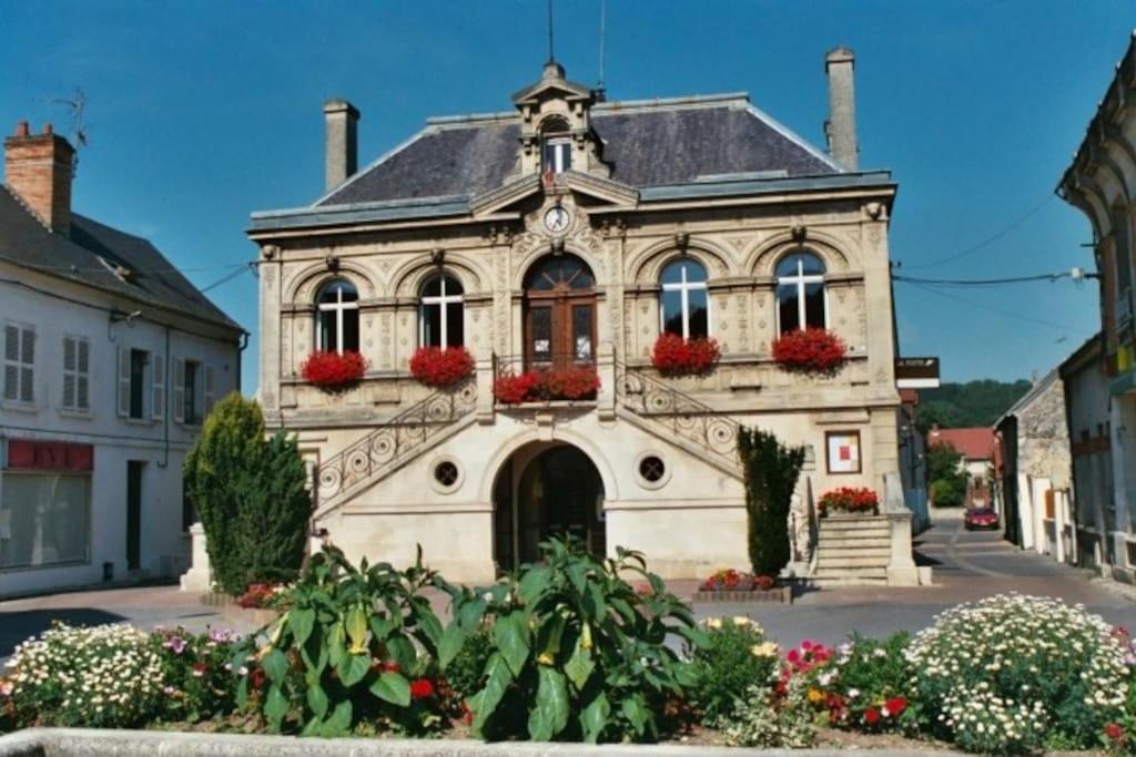Au Coeur De Bruyeres Leilighet Eksteriør bilde